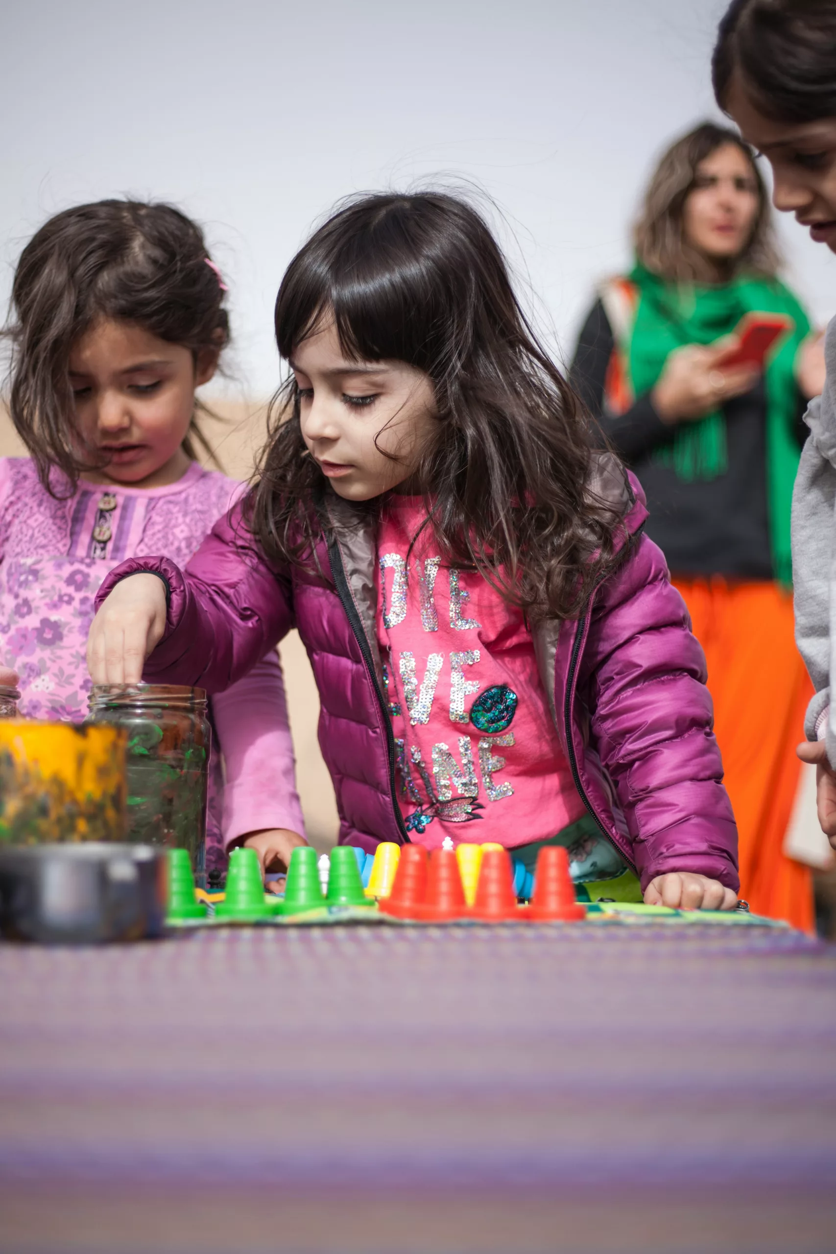 preschoolers paint outside in nature